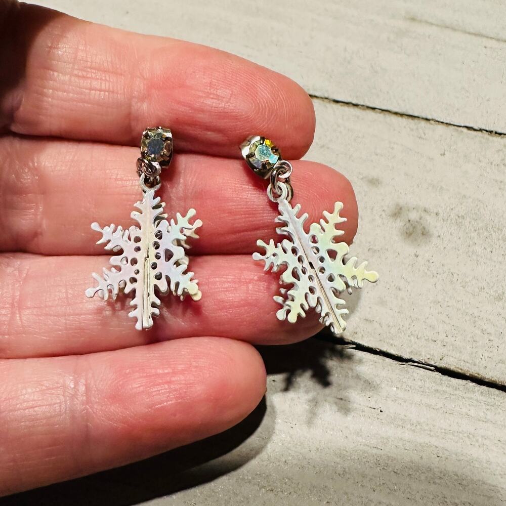 Vintage Avon Holiday Snowflake 3 Dimensional Iridescent Crystal Earrings